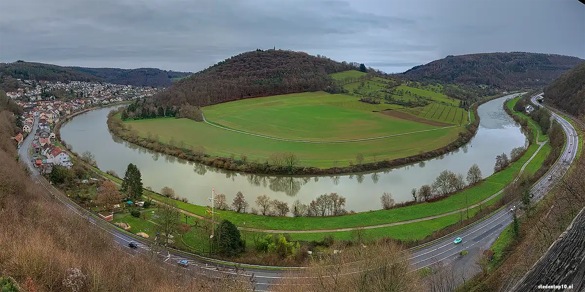 Uitzicht van de Mittelburg over de kromming van de Neckar, bij Neckarsteinach