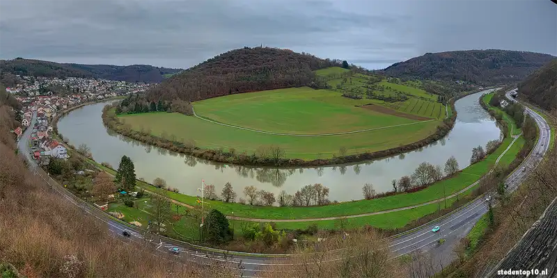Uitzicht van de Mittelburg over de kromming van de Neckar, bij Neckarsteinach