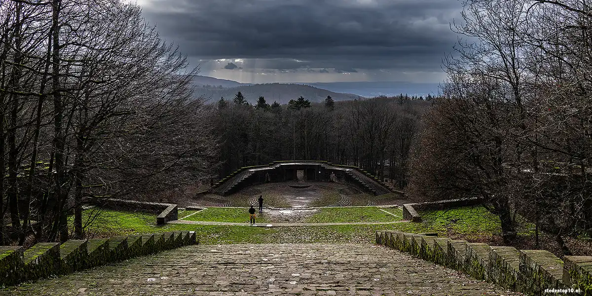 Het amfitheater Thingstätte op de Heilgenberg